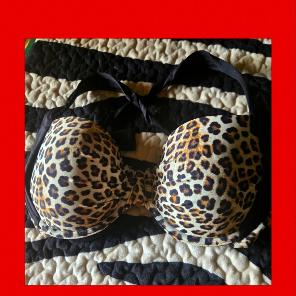 Skye Pushup Bikini Top. Padded With Criss Cross Adjustable Tie Back. Size Small